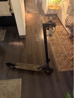 Joyhis folding electric scooter $100