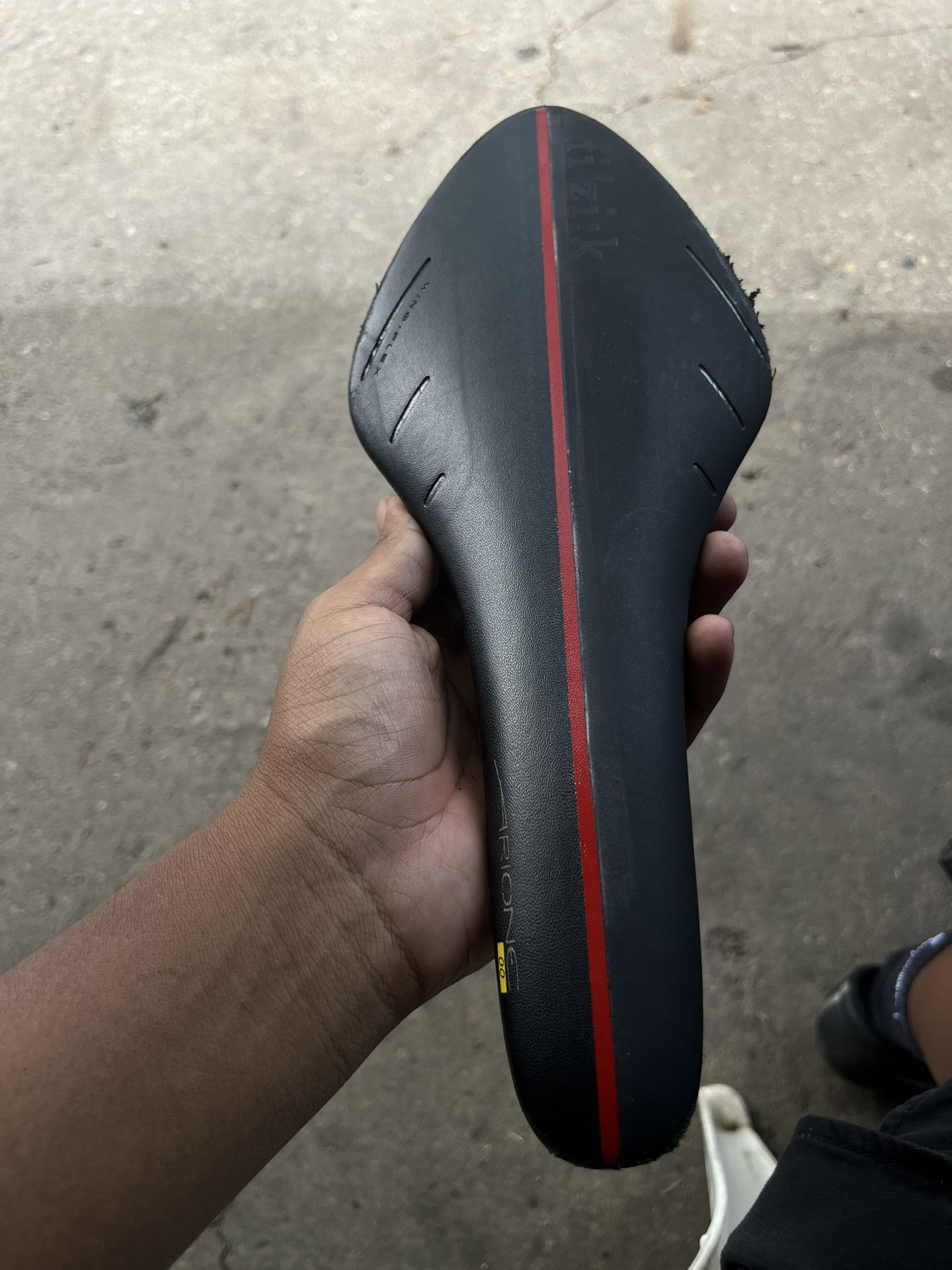 carbon fizik 00 saddle