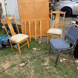 Kitchen Table With 2 Matching Chairs And 2 Metal Chairs With Blue Cushions $50