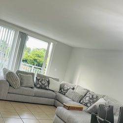 Sofá modular gris de 3 piezas $950