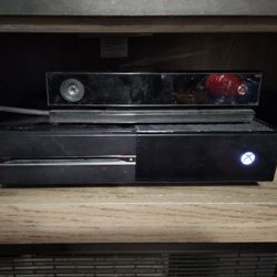 Xbox One With Kinetic And Games