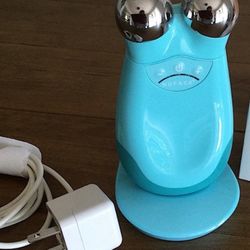 Nuface TRINITY Facial Toning Device Wrinkles Tighten Micro current 