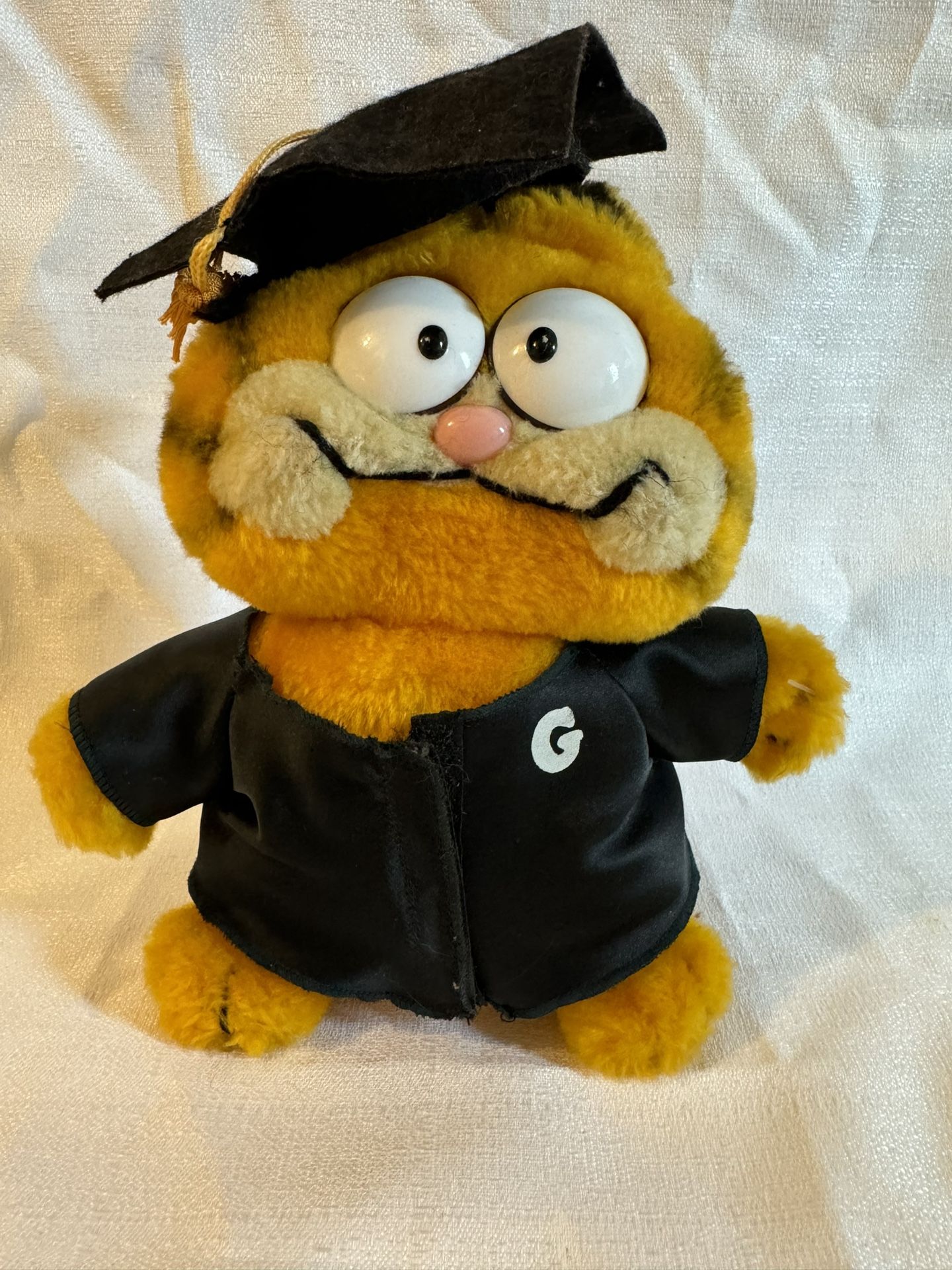 Garfield stuffy plush graduation #31-0299 DAKIN CAP GOWN