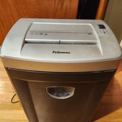 FELLOWS Paper Shredder