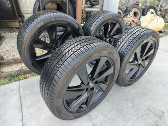 RINES 20" DE 5X114.3 CON LLANTAS DE UN 90% DE VIDA