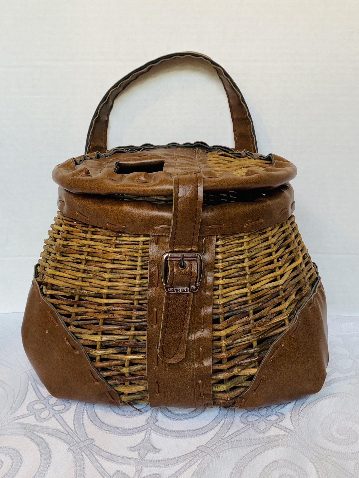 Doc Seifert Woven Wicker and Leather Fly Fishing Creel Basket 11"x7"x8" EUC 1980