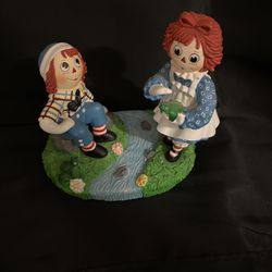 The Danbury Mint Raggedy Ann And Raggedy Andy “ Leap Frog” figurine 