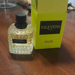 Valentino Perfume 