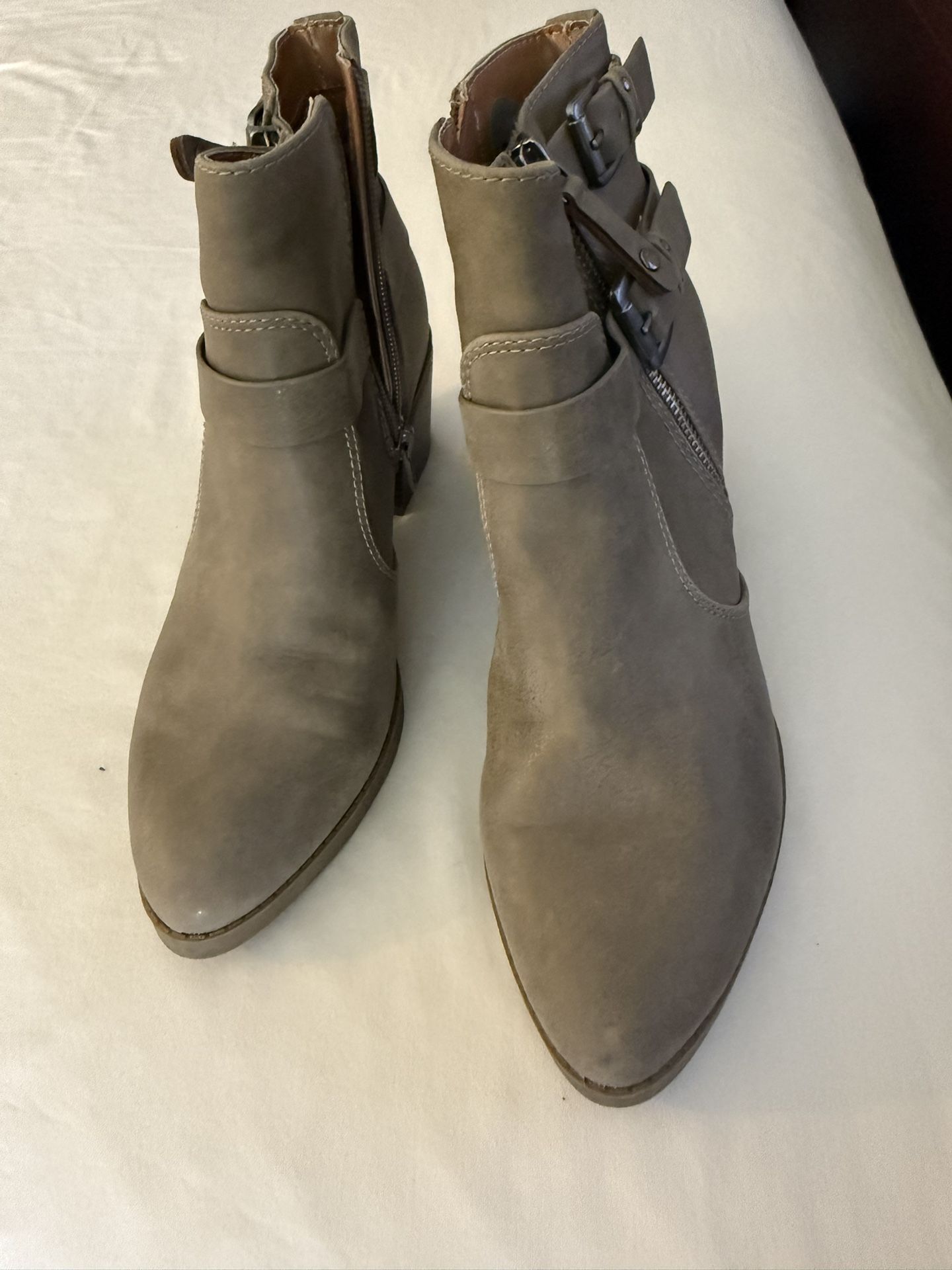 Women Boots Size 7 $$ 10