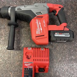 Milwaukee SDS-MAX Rotary Hammer 