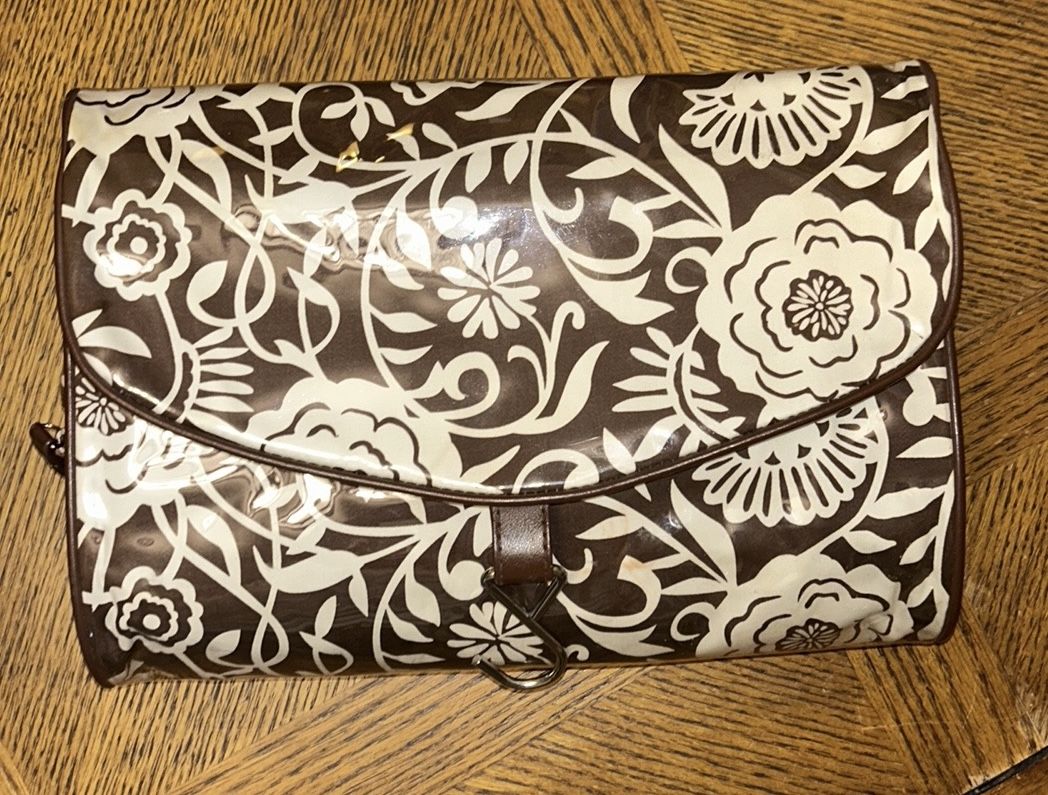 Bath & Body Works: Hanging Toiletries Bag