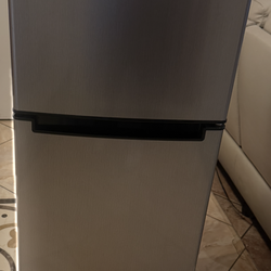 Magic chef 2 door fridge in freezer