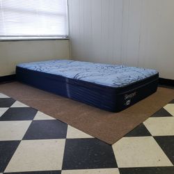 Twin size mattress - can DELIVER almost anywhere for $20 extra - gently used and in very good condition 😍