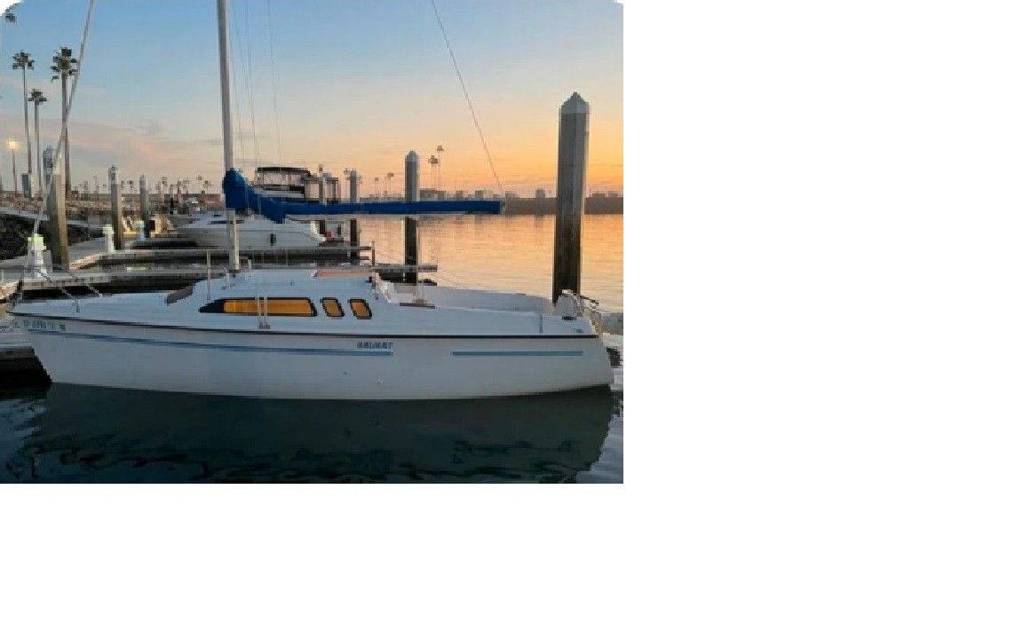1995 Hunter 23.5 foot Sailboat with Trailer