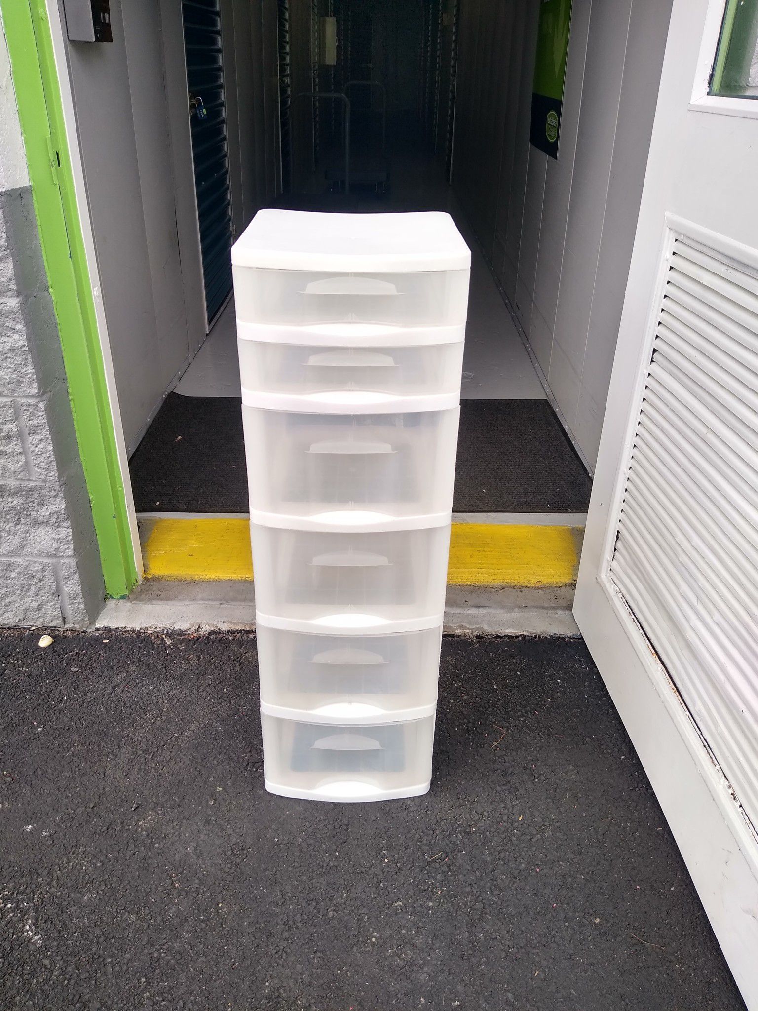 Used plastic storage container 6 drawers $20 or offer does not have wheels
