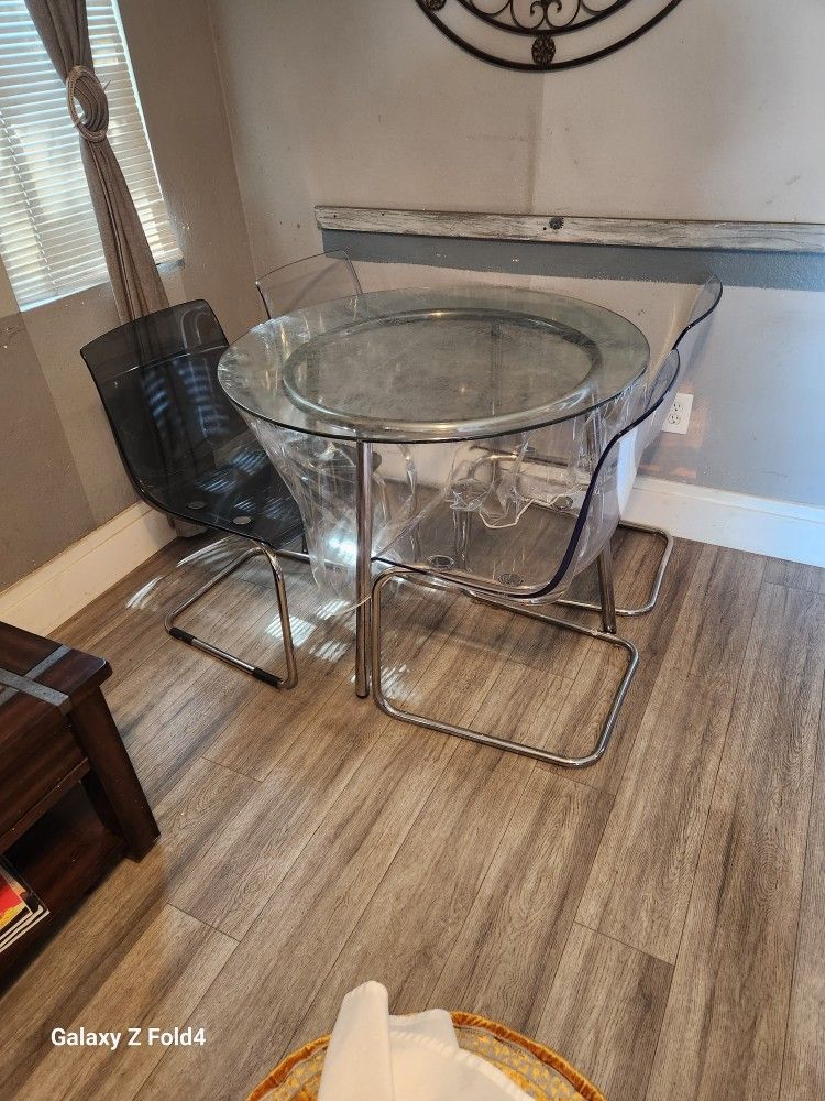 Small Dining Room Table With 3 Acrylic Chairs