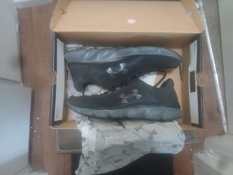 Under Armour Shoes: Size 10.5