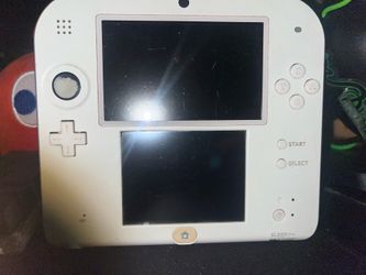 Nintendo 2ds comes with 5 games and 32 gb