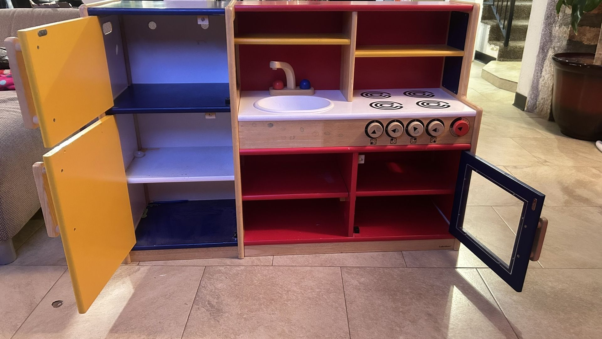 Pretend Play Kitchen - Lakeshore ( Wood ).