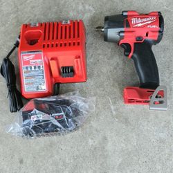 Milwaukee
Impact MID-TORQUE/8 FUEL GEN-2 18V Lithium-Ion Mid Torque Brushless Cordless 3/8 in. Impact Wrench with Friction Ring (Tool-Only) NEW