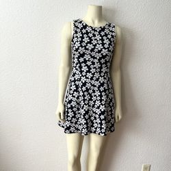 H&M Divided black and white floral Daisy Pattern sleeveless fit and flare dress Size 6