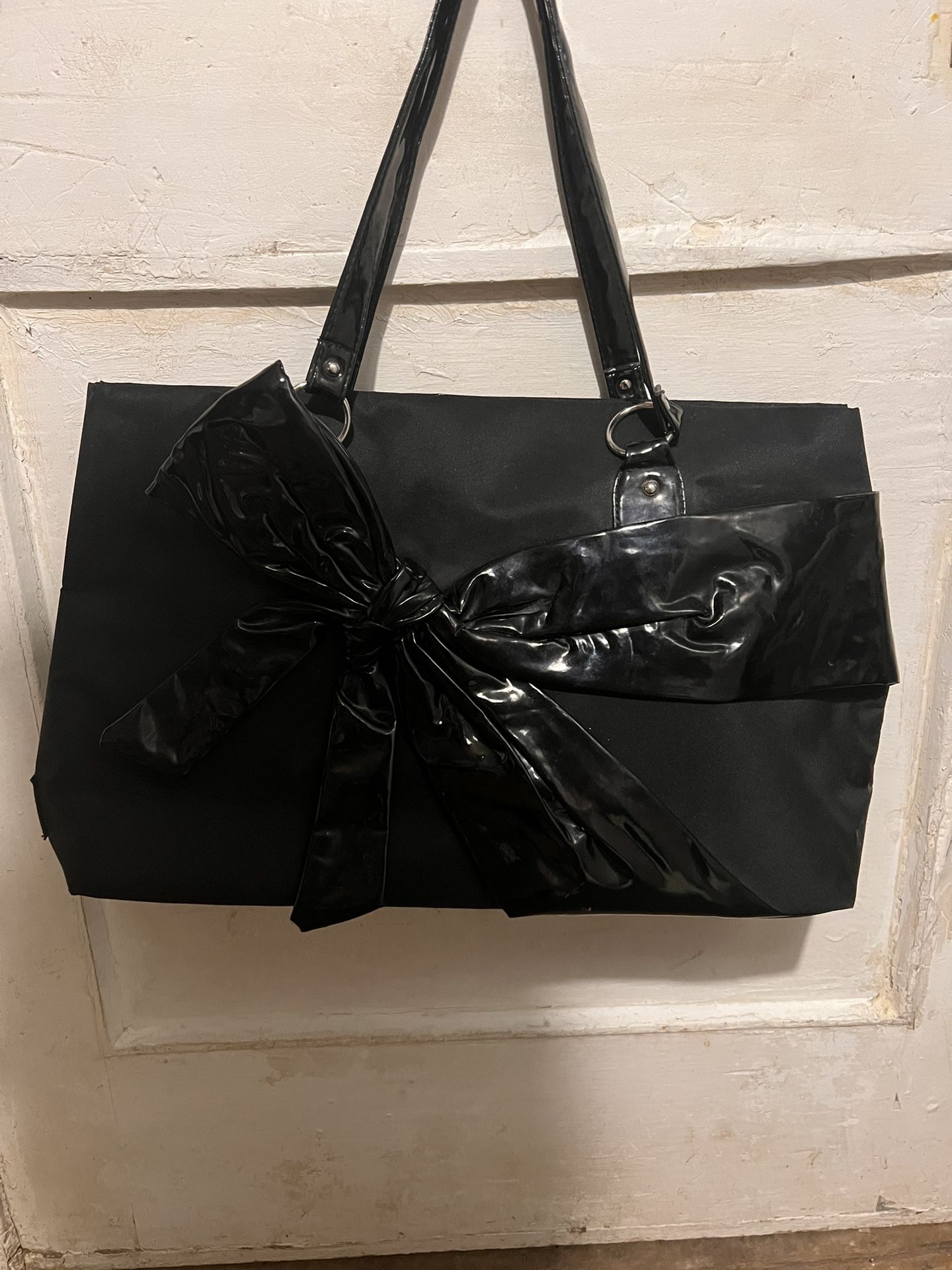 PARIS HILTON BLACK BOW BAG TOTE Cute :)...