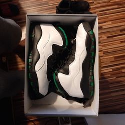 Jordan 10 Seattle sz10 good cond. $160