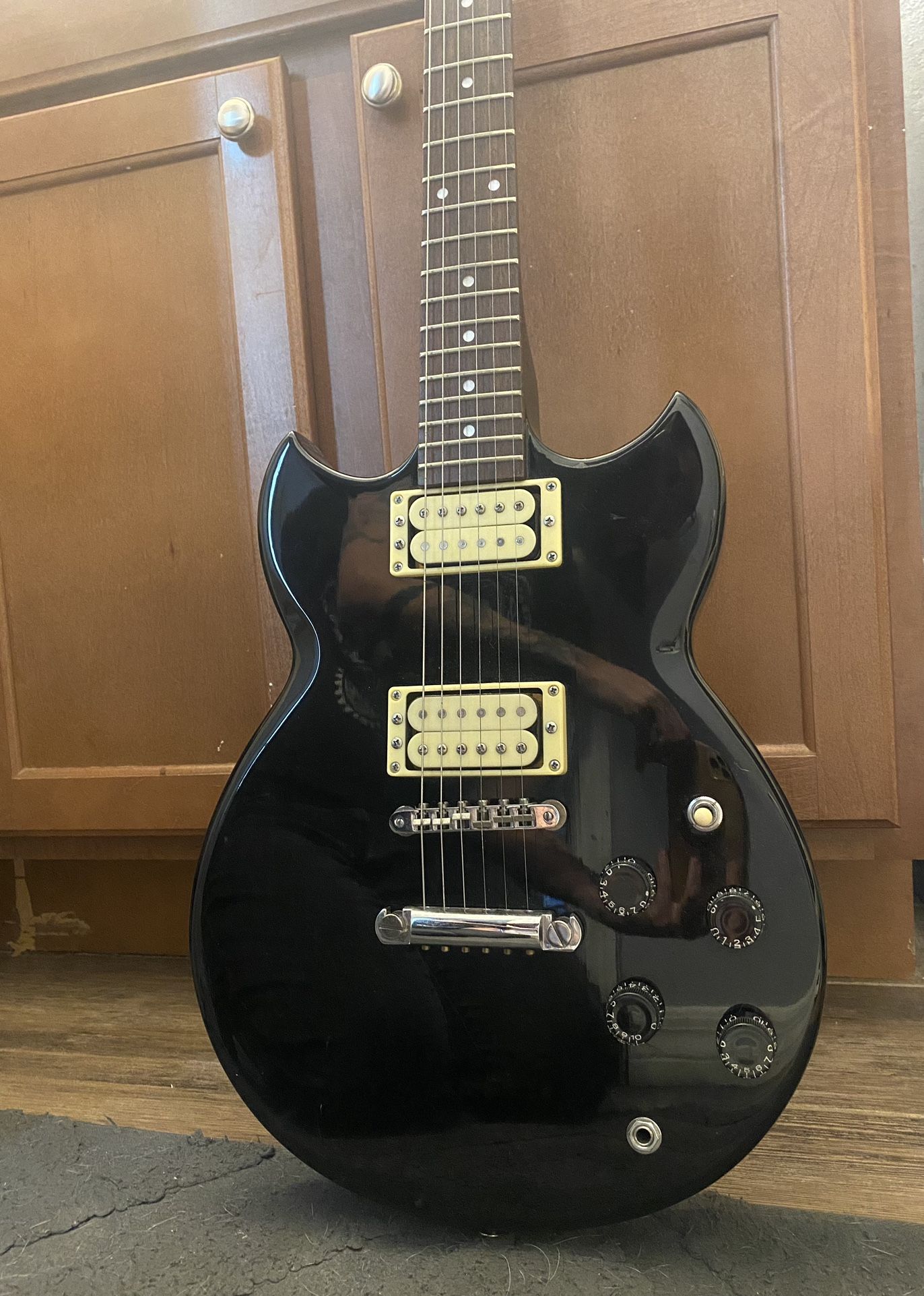 Vintage Yamaha Sbg 200 Electric Guitar