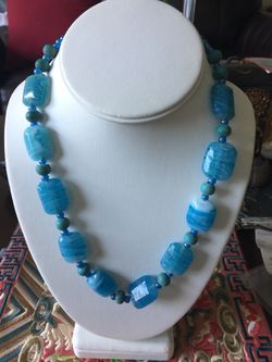 Gorgeous blue necklace $2