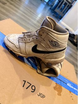 Football cleats