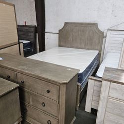 Queen Bedroom Set 