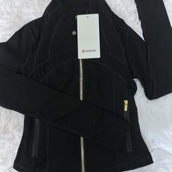Cropped Black and gold lululemon (Size 2)