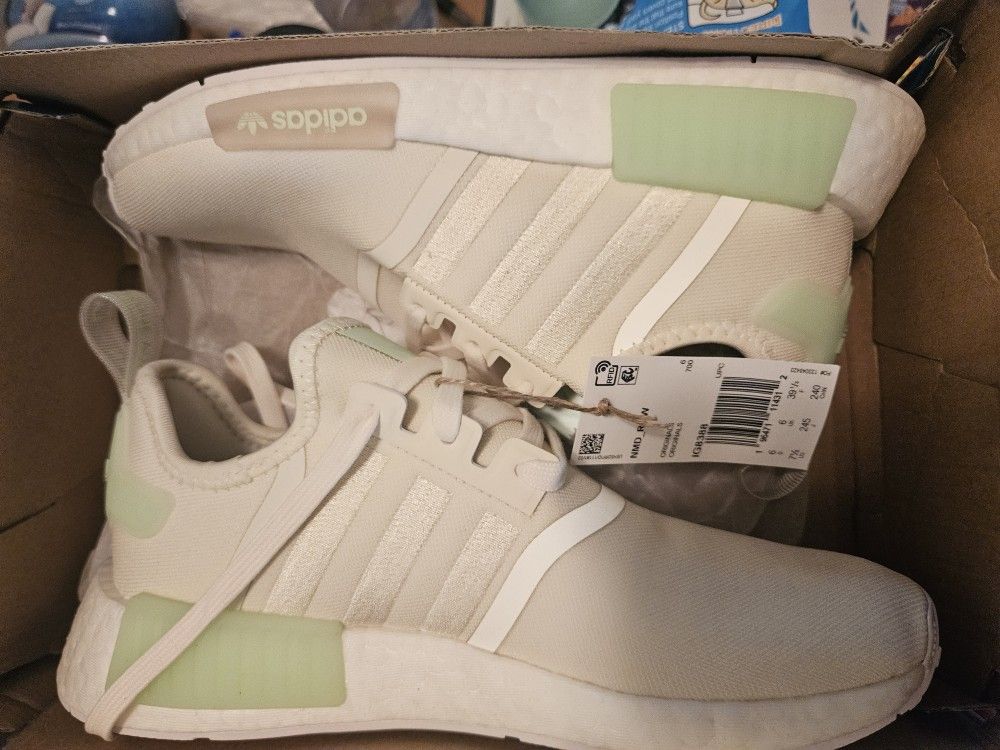 New Adidas NMD R1 W Sneaker Womens Size 7.5