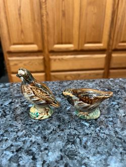 Vintage Rare Old Midcentury Rosemeade Dakota Pottery Quail Birds pair of salt and pepper shakers.  Size approximately 2 1/2 and 1 1/2 inches tall.  On