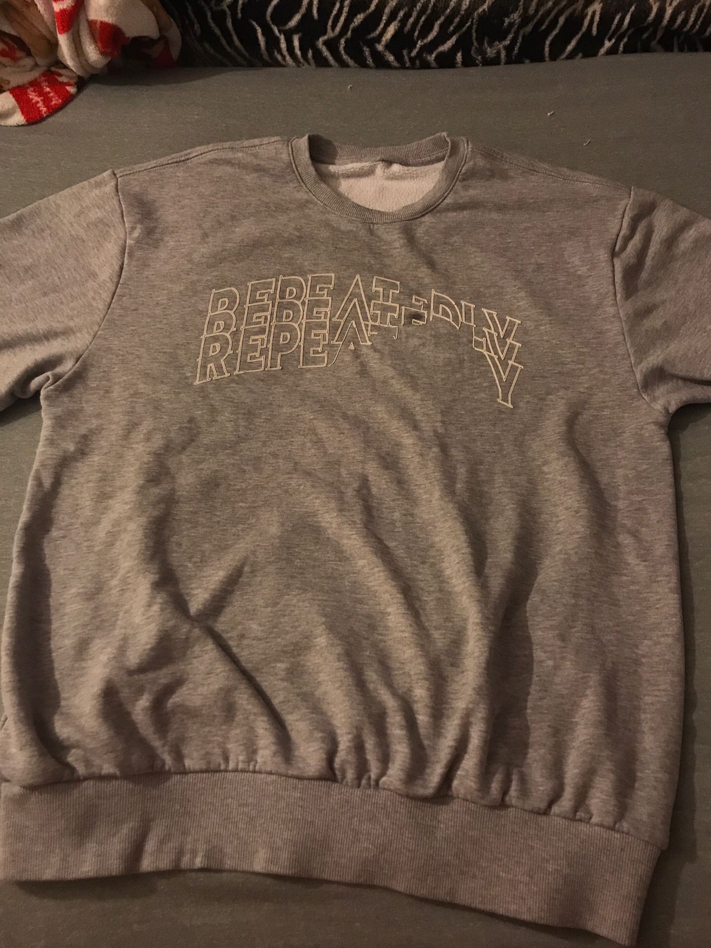 Repeatedly men’s H&M’s sweatshirt size large