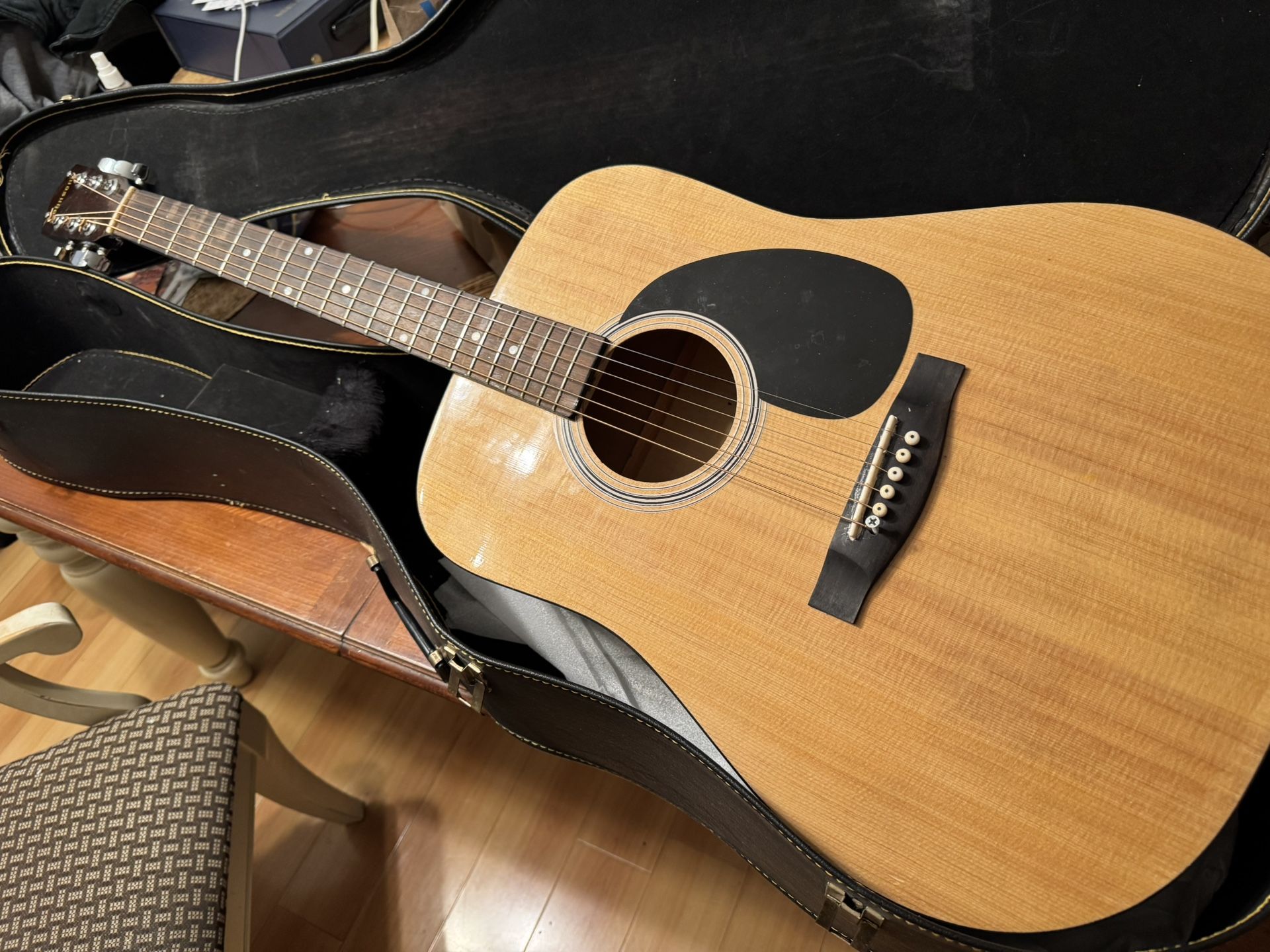 Johnson acoustic Guitar