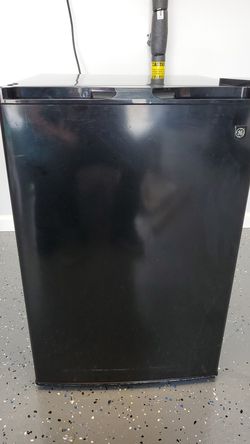 GE mini fridge