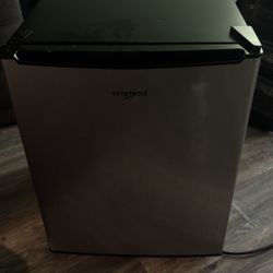 Whirlpool Mini Fridge 3.3 Cubic Ft 