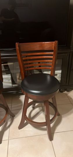 Set of 3 Swivel Counter Height Bar Stools – Solid Wood & Cushioned Seats