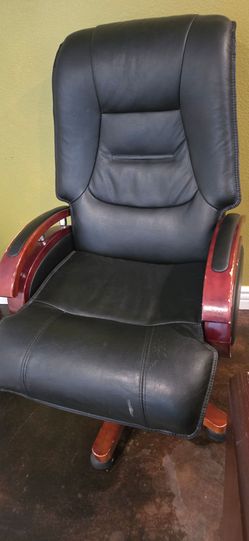 Black Leather Executive Office Chair