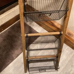 What Ladder File Baskets In Metal