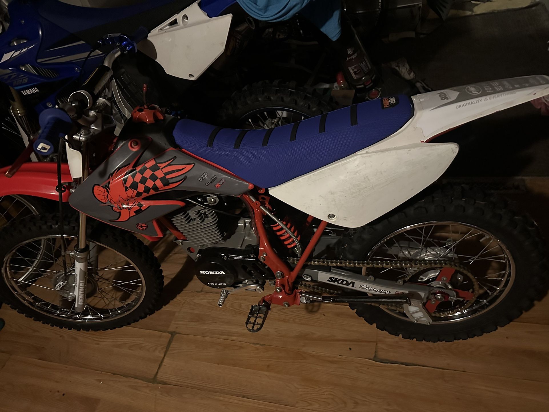 2001 Xr100r