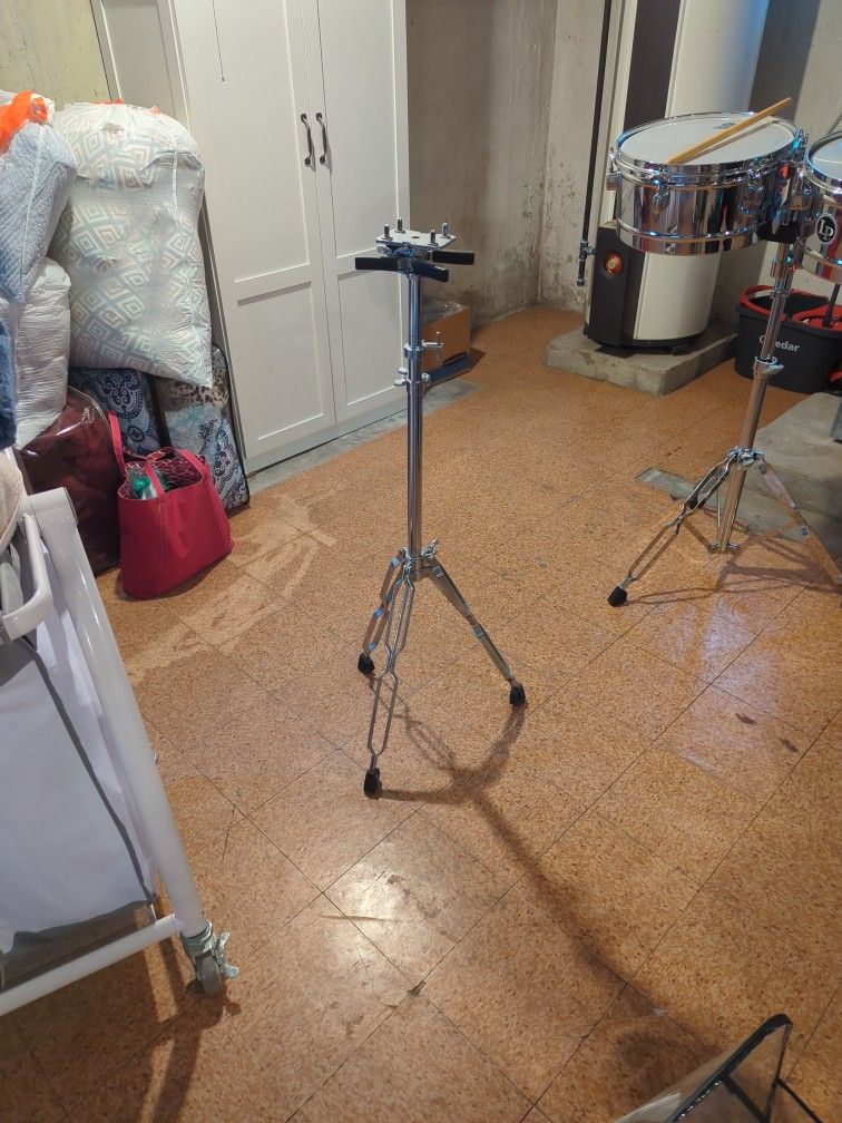 Conga Stand