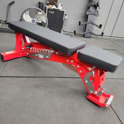 HEAVY DUTY COMMERCIAL GRADE 1000 LBS CAPACITY ADJUSTABLE BENCH THAT CAN INCLINE, FLAT AND MILITARY PRESS WITH WHEELS ( BRAND NEW IN THE BOX  )