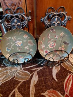 Wall Decor 1 plate has a small chip $20