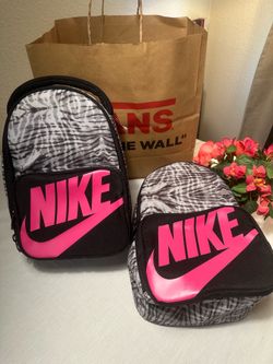 Nike lunch box 7 each new