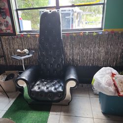 Black throne chair