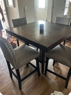 Dining room table