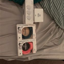 3 Smart Plugs, 2 Universal Phone Holders, And A WiFi Repeater