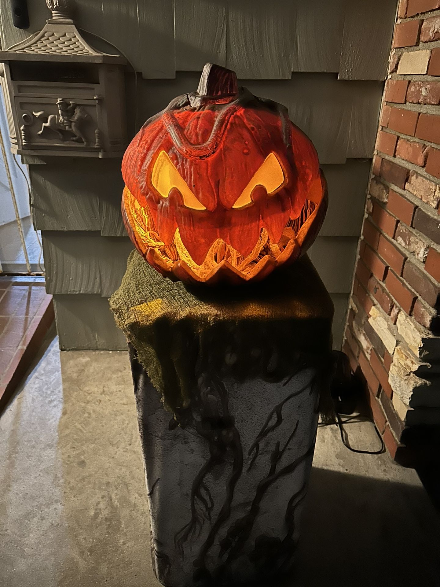 Spirit Halloween Animatronic